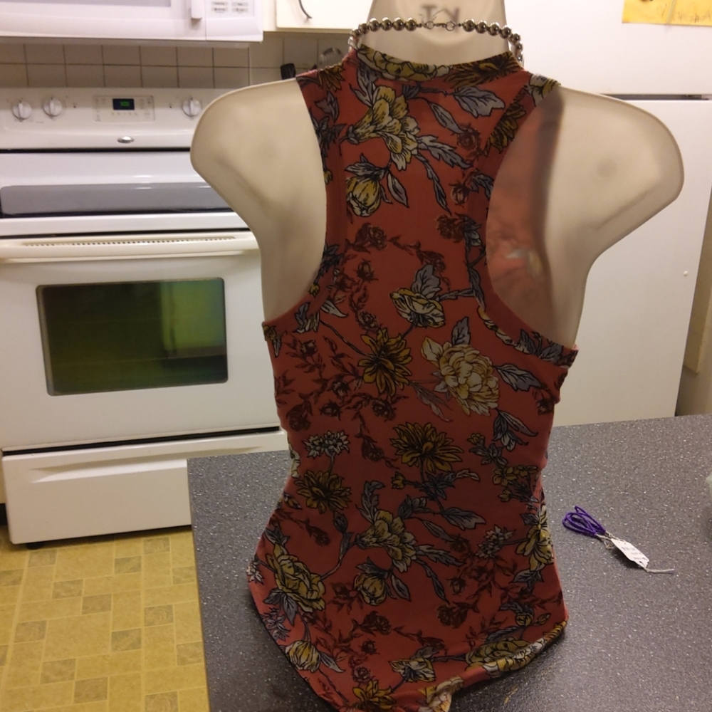 H.I.P. SLEEVELESS BODYSHIRT - Picture 4 of 5